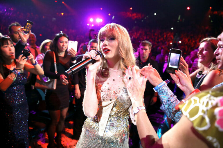 Taylor Swift récupère enfin ses premiers albums !