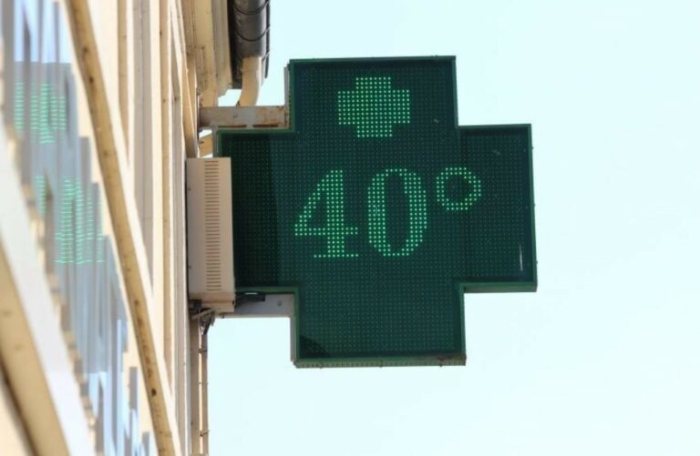 Canicule, enfant seul, avion en péril : Actus du week-end !
