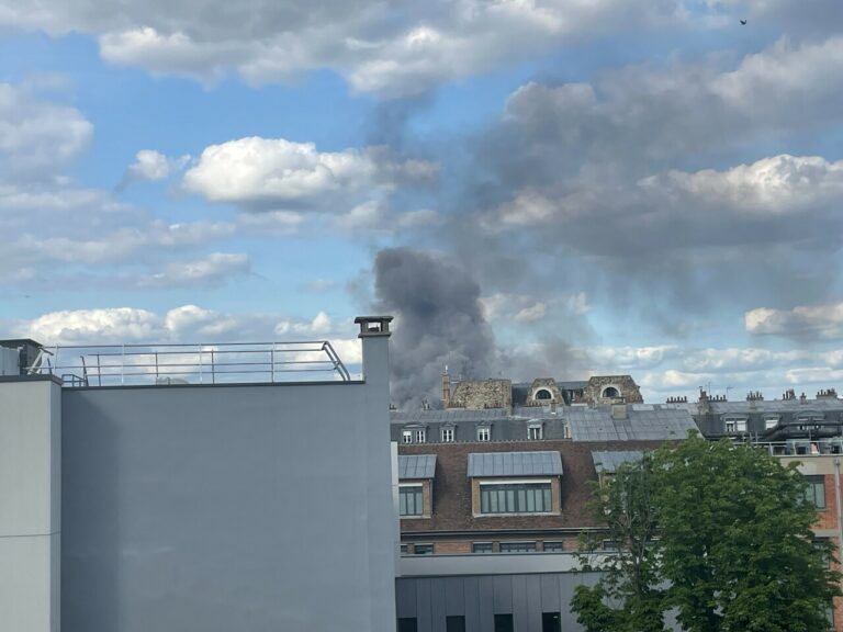 Incendie spectaculaire : épaisse fumée dans les Hauts-de-Seine