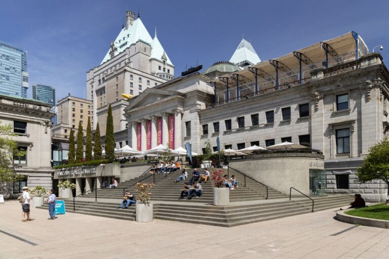 Le Musée de Vancouver Licencie 30 Syndiqués!