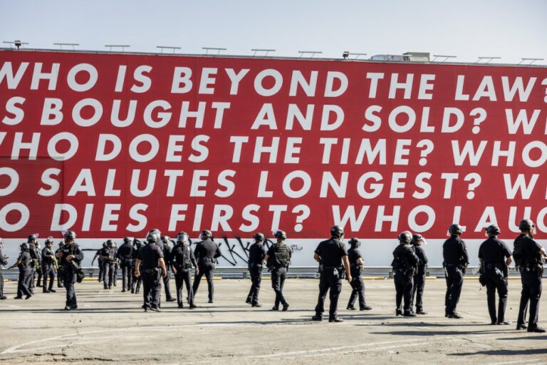 Protestations: MOCA Los Angeles Geffen Fermé!