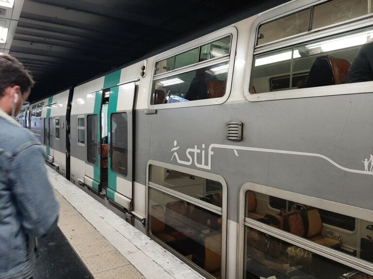RER A : Trafic chaotique et incidents en série !