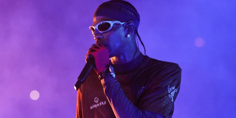 Travis Scott chez Oakley & Louis Vuitton vers l'Inde!