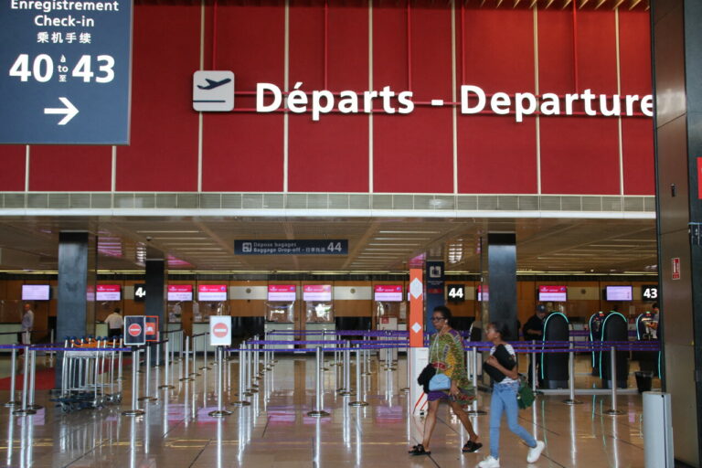 Jeudi : 25% des vols parisiens annulés, découvrez pourquoi !