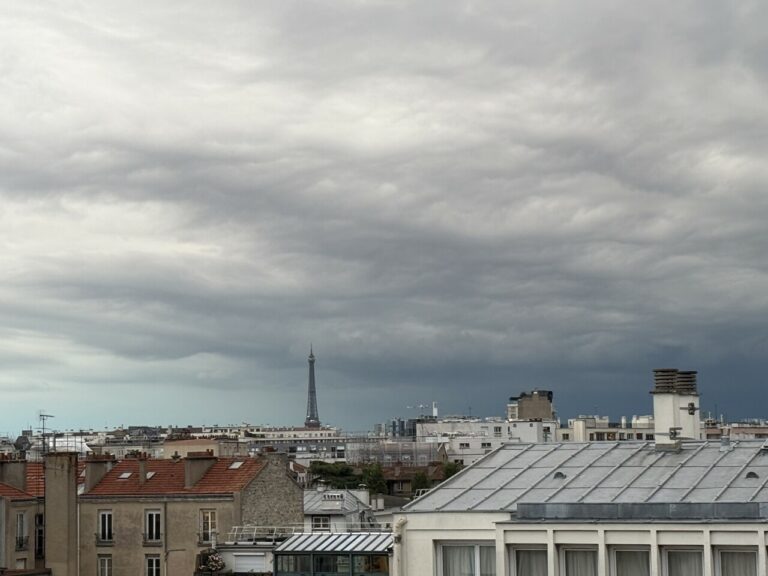 Orages à Paris : Tour de France sous la tempête !
