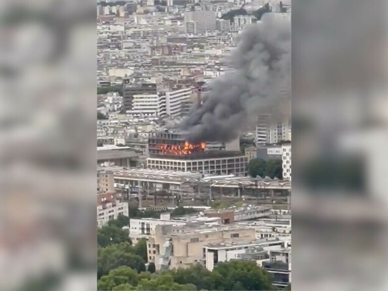 Paris en flammes : explosions et intervention des pompiers