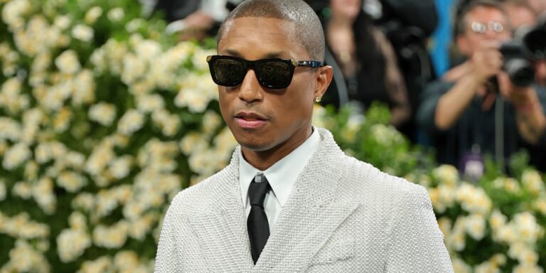 Pharrell Williams adoubé Chevalier en France