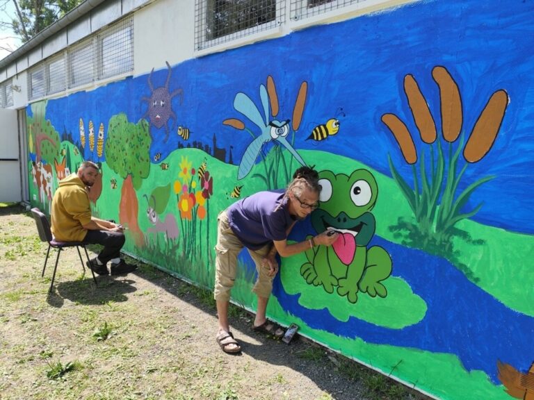 Découvrez la fresque géante sur la biodiversité à Avranches!