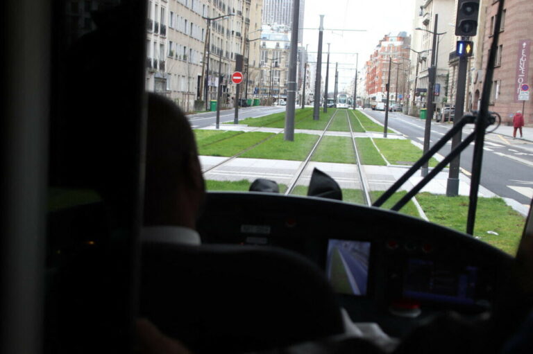 Incidents sur le T4 : chauffeur agressé, trafic bloqué