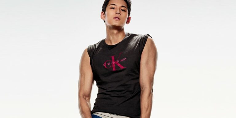 MINGYU de SEVENTEEN brille pour Calvin Klein Denim