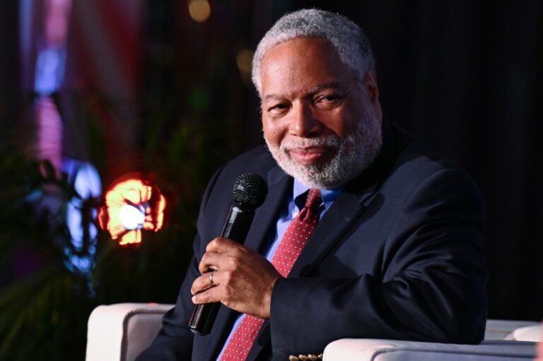 Trump et le Chef du Smithsonian: Contenu en Péril?