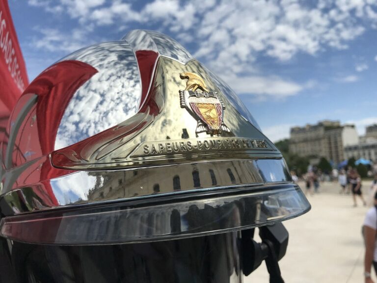 Un ex-héros pompier recalé pour devenir policier