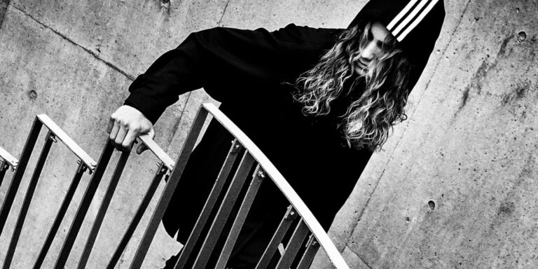 Campagne Y-3 FW25: Modernisme Gothique Réinventé