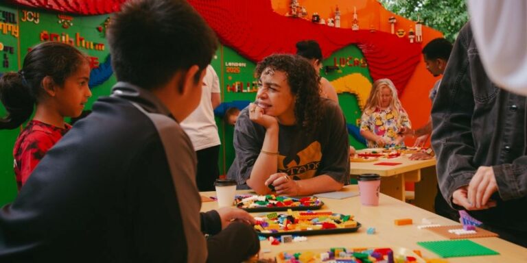 Martine Rose: Créativité et Jeu au Pavillon LEGO®
