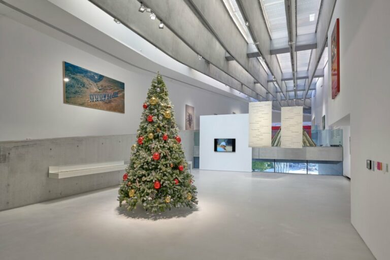 Artistes boycottent expo : musée lié à un génocide ?