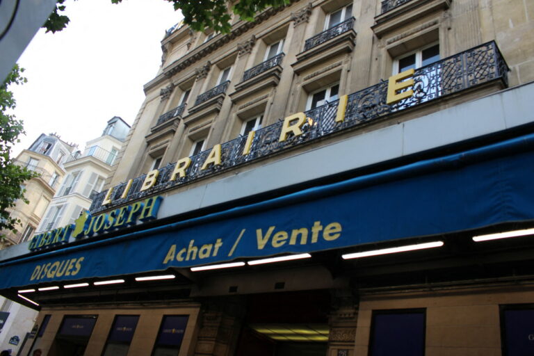 Découvrez la nouvelle librairie romance à Paris !