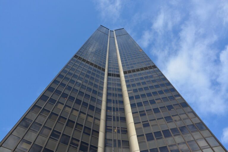 Évacuation à la tour Montparnasse : pourquoi ?