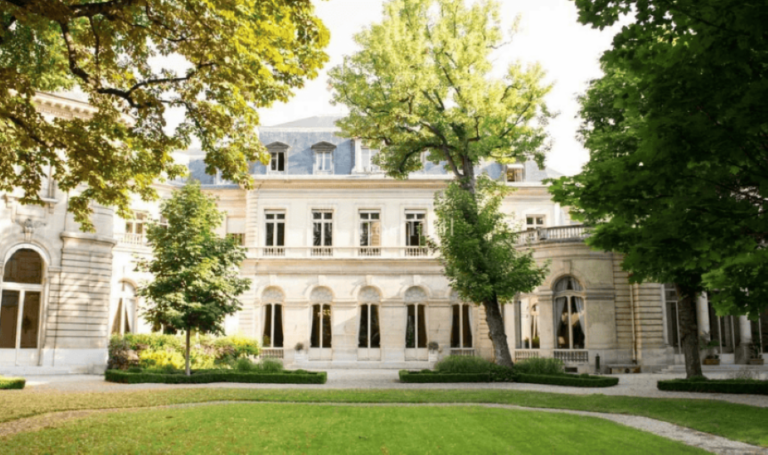 Louez ce bijou parisien près des Champs-Élysées !