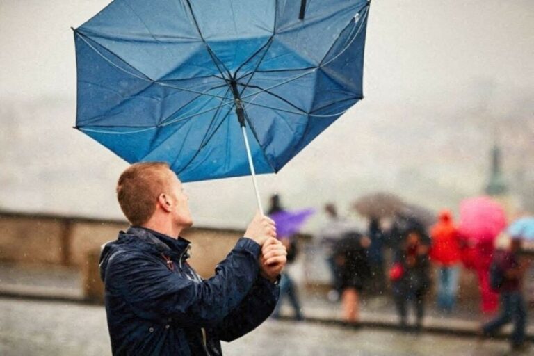 Paris sous alerte : Tempête Benjamin frappe fort !
