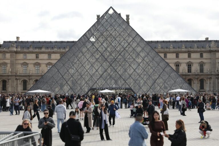 Vol au Louvre : Comment 102 M€ de bijoux ont-ils disparu ?