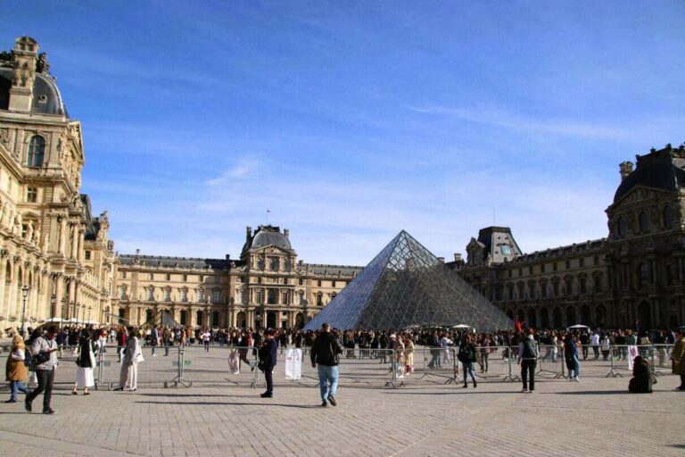 Vol au Louvre : Rachida Dati promet de nouvelles mesures