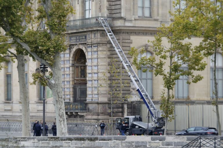 Vol au Louvre : le monte-charge star des braqueurs !
