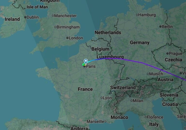 Alarme en vol: Mystère à bord d'un avion de Singapour