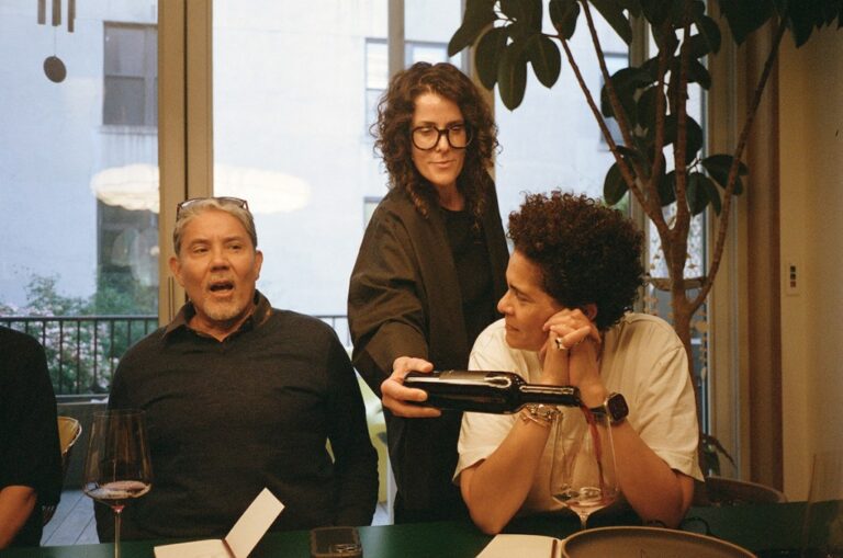 Collab Unique : Vin & Art Dans Un Coffret Exclusif