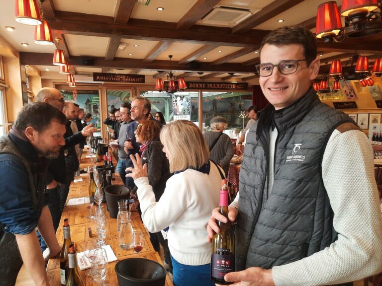 Dénichez les spots parisiens pour le Beaujolais 2025 !