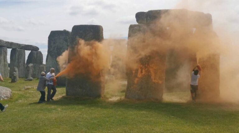 Stonehenge teinté: activistes acquittés!