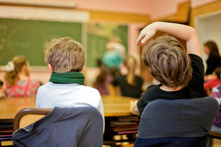 Trois instituteurs parisiens suspendus pour soupçons