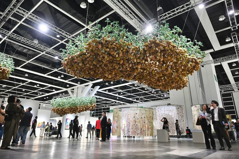 Art Basel HK : Découvertes Inattendues et Maîtres Cachés