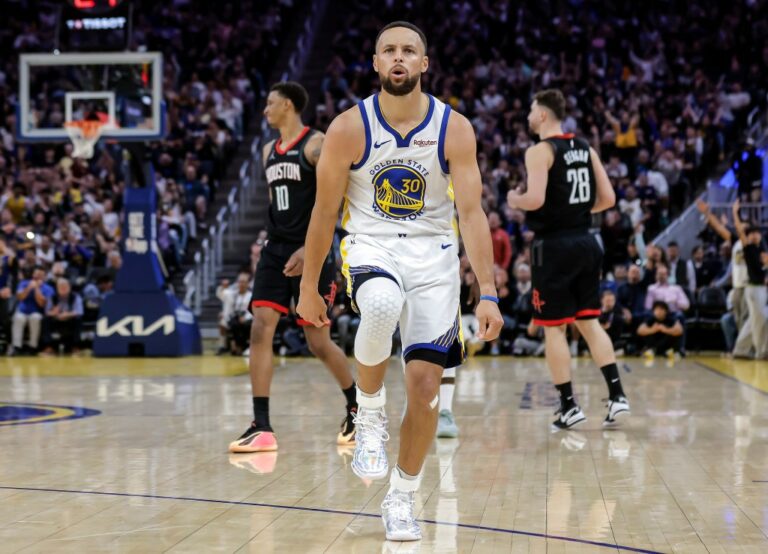 Vente aux enchères : 70 sneakers NBA de Curry !