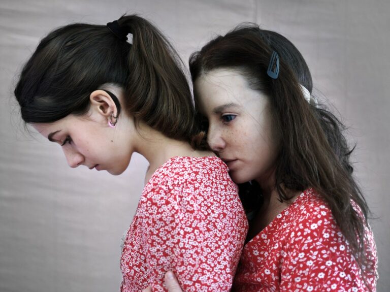 Aneta G. : Portraits Poétiques Masquée à 14 Ans