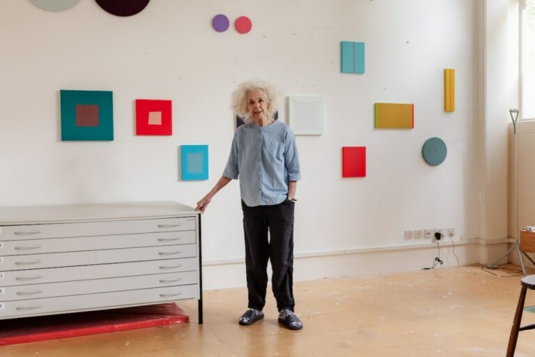 Décès de Tess Jaray, Peintre d'Abstractions Subtiles
