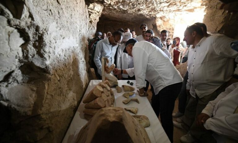 Égypte : Découverte d'un Tombeau Mystérieux à Louxor
