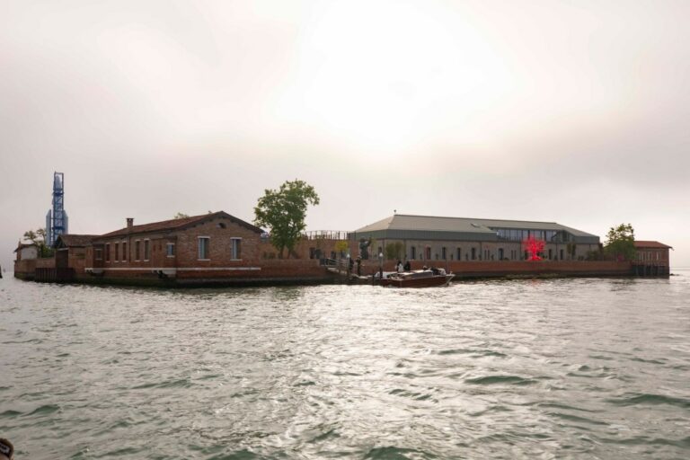 L'Île d'Art de Sandretto Éclabousse la Biennale !
