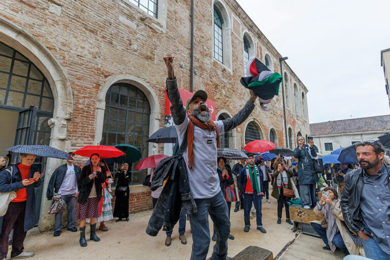 La Biennale n’est pas un Tribunal. Dites-le aux Protestataires !