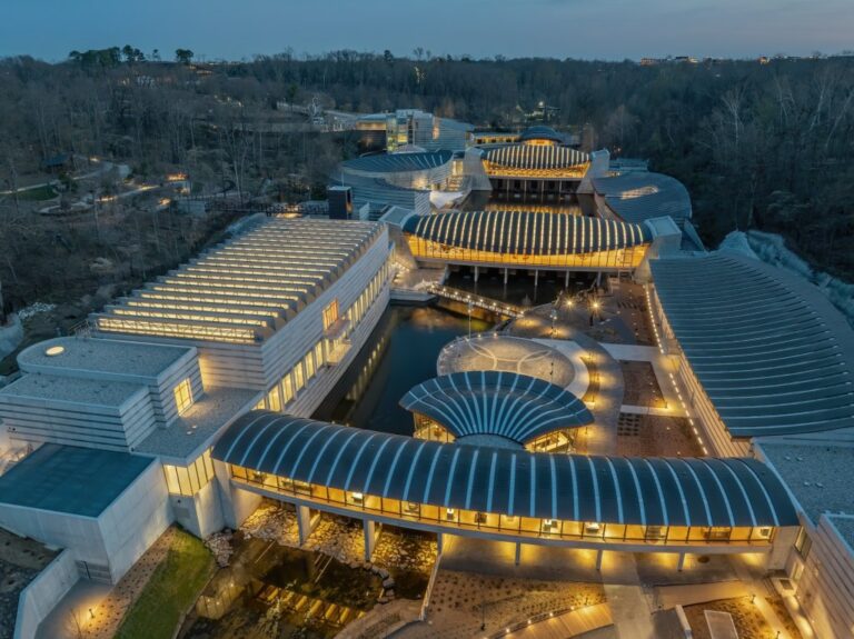 Crystal Bridges s'Agrandit: Focus sur l'Art Américain!