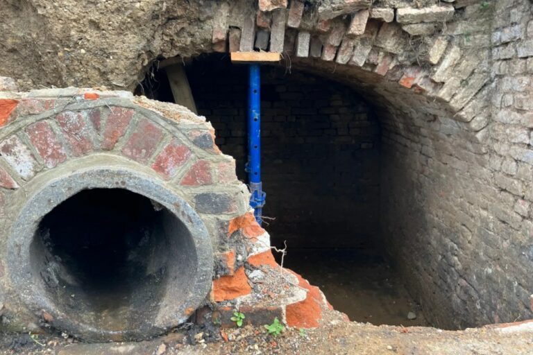 Tunnels Secrets Sous une École: Héritage de Henry VIII