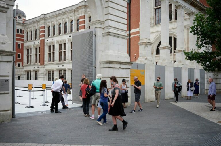 Le chef des programmes au V&A démissionne : accusations de racisme