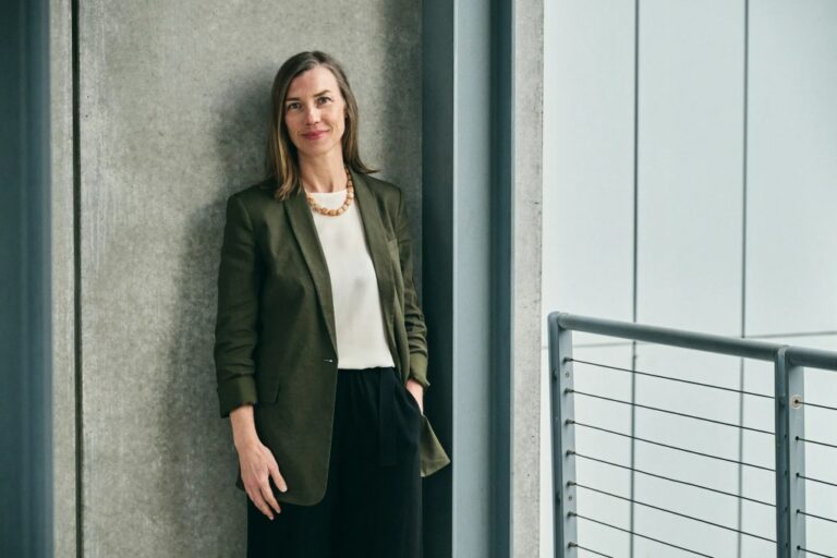Kim Contay Dirige le Hood Museum: Une Nouvelle Ère!