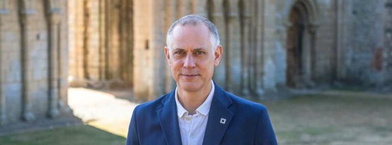 Le Nouv. Directeur d'English Heritage: Ex-Adj. du V&A!