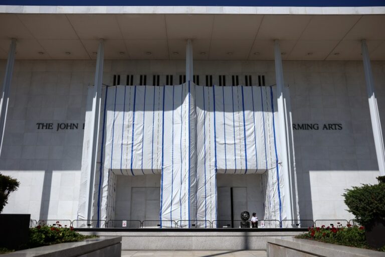 Les Finances Chutent Après la Prise de Trump du Kennedy Center